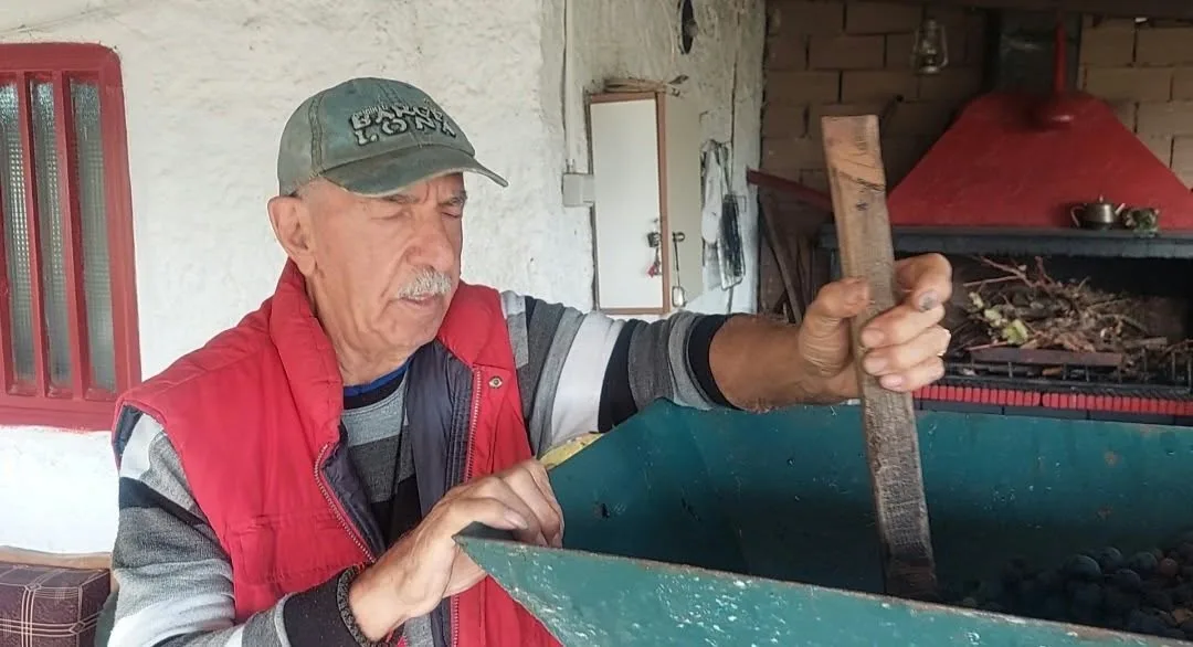Παραδοσιακό πάτημα σταφυλιών