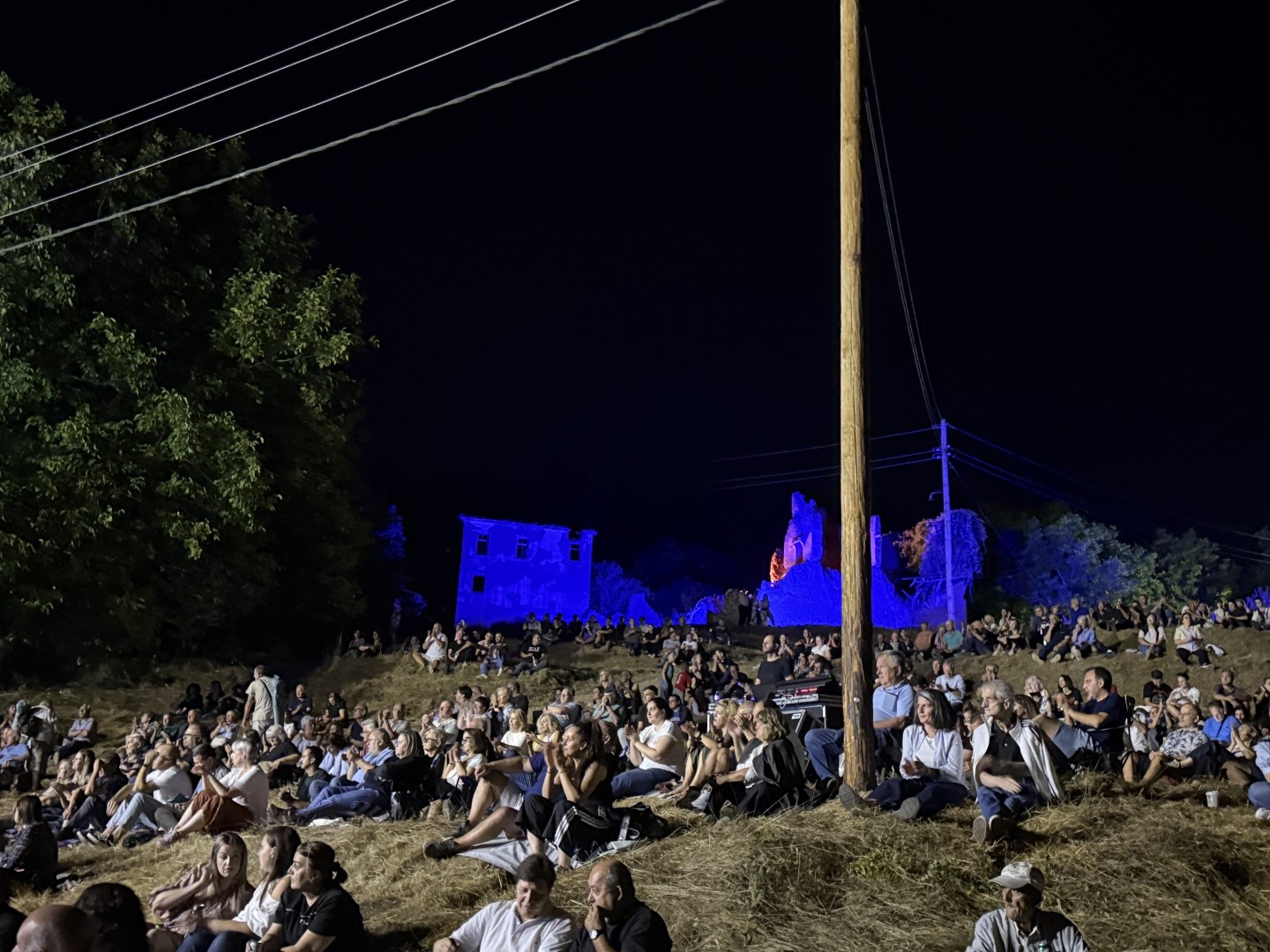 Καστοριά: Η Αναστασία Μουτσάτσου τραγούδησε στα Πλινθόκτιστα Άνω Κρανιώνα 10 Στιγμιότυπο από τη συναυλία