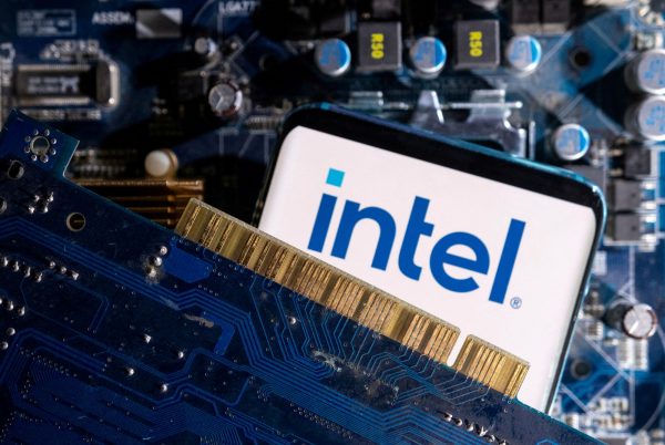 Intel: «Εξυγείανση» με 17.500 απολύσεις εργαζομένων για την εταιρεία κάποτε κολοσσό των τσιπ