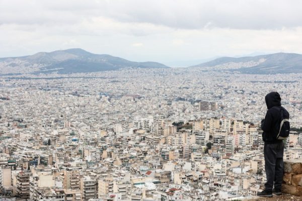 Στεγαστική κρίση και νεολαία: Πώς η ακροδεξιά εκμεταλλεύεται την έλλειψη προσιτής στέγης για νέους