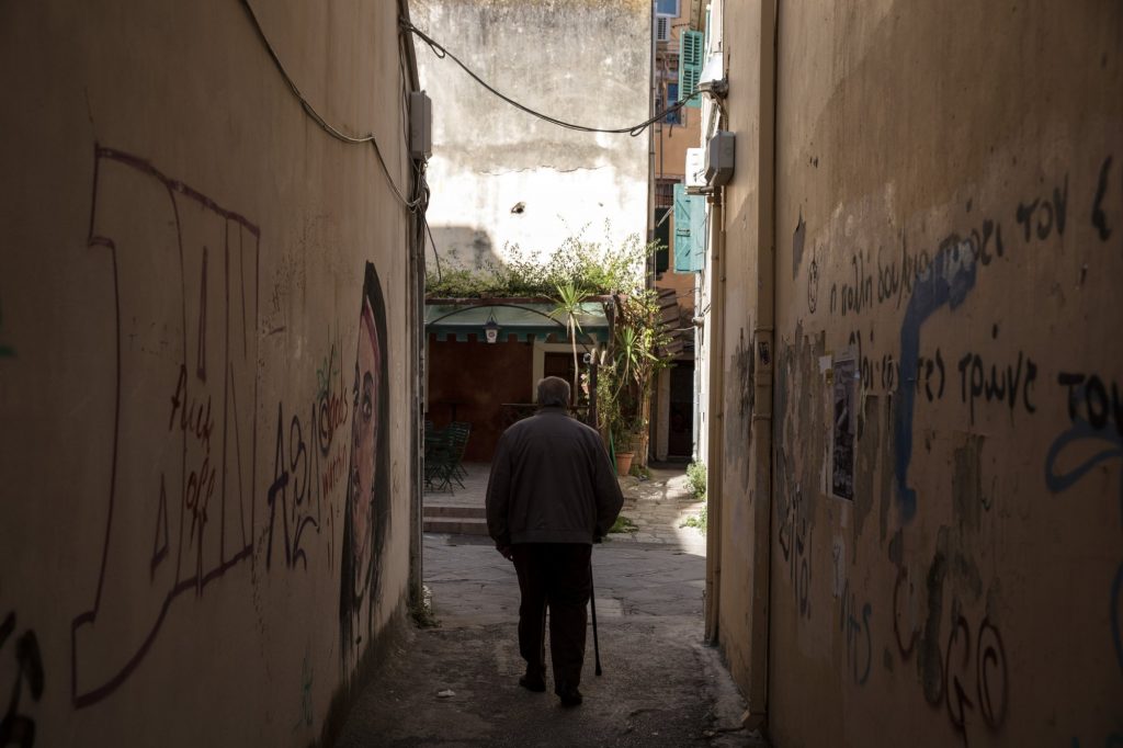 Δημογραφικό: Μεγαλώνει το κύμα συνταξιοδοτήσεων ενώ ο πληθυσμός γερνάει