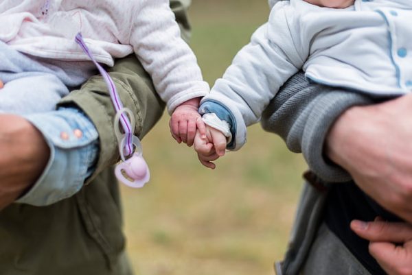 Πόσο θα μπορούσαν να μειώσουν το ΑΕΠ τα ζευγάρια των millenials που δεν κάνουν παιδιά