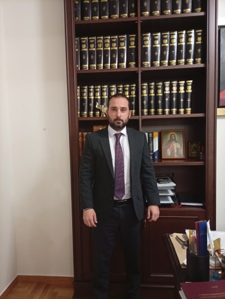 Πολίτες στο έλεος των funds: Αθέμιτες πρακτικές και απουσία προστασίας απ' το κράτος 3 Πολίτες στο έλεος των funds: Αθέμιτες πρακτικές και απουσία προστασίας απ' το κράτος