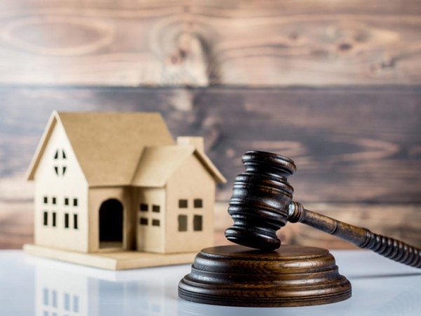 Πολίτες στο έλεος των funds: Αθέμιτες πρακτικές και απουσία προστασίας απ' το κράτος 2 Πολίτες στο έλεος των funds: Αθέμιτες πρακτικές και απουσία προστασίας απ' το κράτος