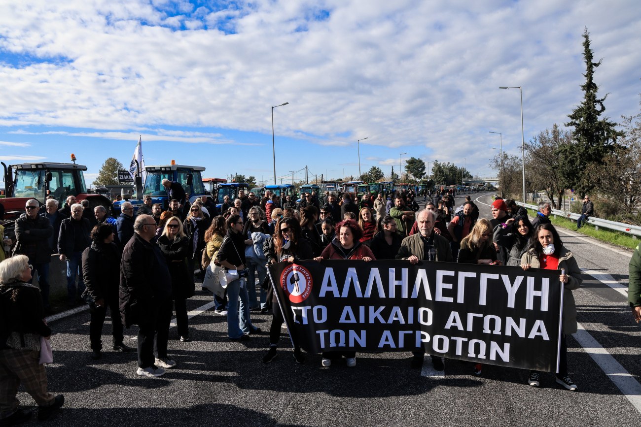 Αστυνομική βία και χημικά σε απεγνωσμένους αγρότες από το καθεστώς Μητσοτάκη των «Φραπέδων» και των «Χασάπηδων» 5 Αστυνομική βία και χημικά σε απεγνωσμένους αγρότες από το καθεστώς Μητσοτάκη των «Φραπέδων» και των «Χασάπηδων»