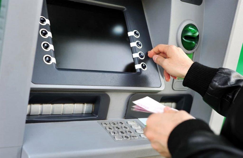 Ποιο λάθος στα ΑΤΜ μπορεί να μας κοστίσει ακριβά 2 Ποιο λάθος στα ΑΤΜ μπορεί να μας κοστίσει ακριβά