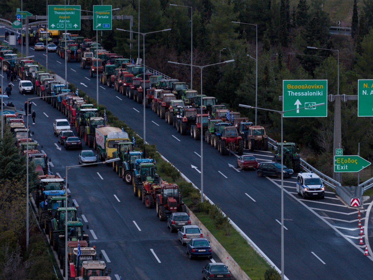 Χριστούγεννα στα μπλόκα υπόσχονται οι αγρότες - Κλιμακώνουν τον αγώνα και αυξάνουν την πίεση στην κυβέρνηση