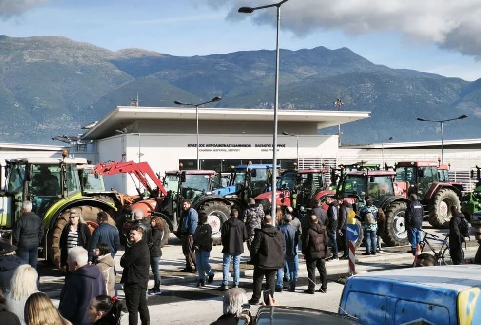 Χριστούγεννα στα μπλόκα υπόσχονται οι αγρότες - Κλιμακώνουν τον αγώνα και αυξάνουν την πίεση στην κυβέρνηση