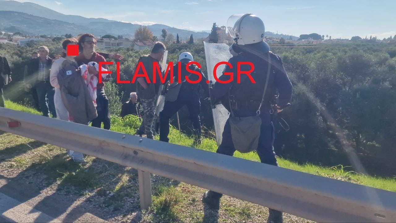 Αγρότες: Δέχθηκαν επίθεση με χημικά στη γέφυρα Ρίου - Αντιρρίου - Κλούβα των ΜΑΤ μπλόκαρε και ασθενοφόρα 3 Αγρότες: Δέχθηκαν επίθεση με χημικά στη γέφυρα Ρίου - Αντιρρίου - Κλούβα των ΜΑΤ μπλόκαρε και ασθενοφόρα