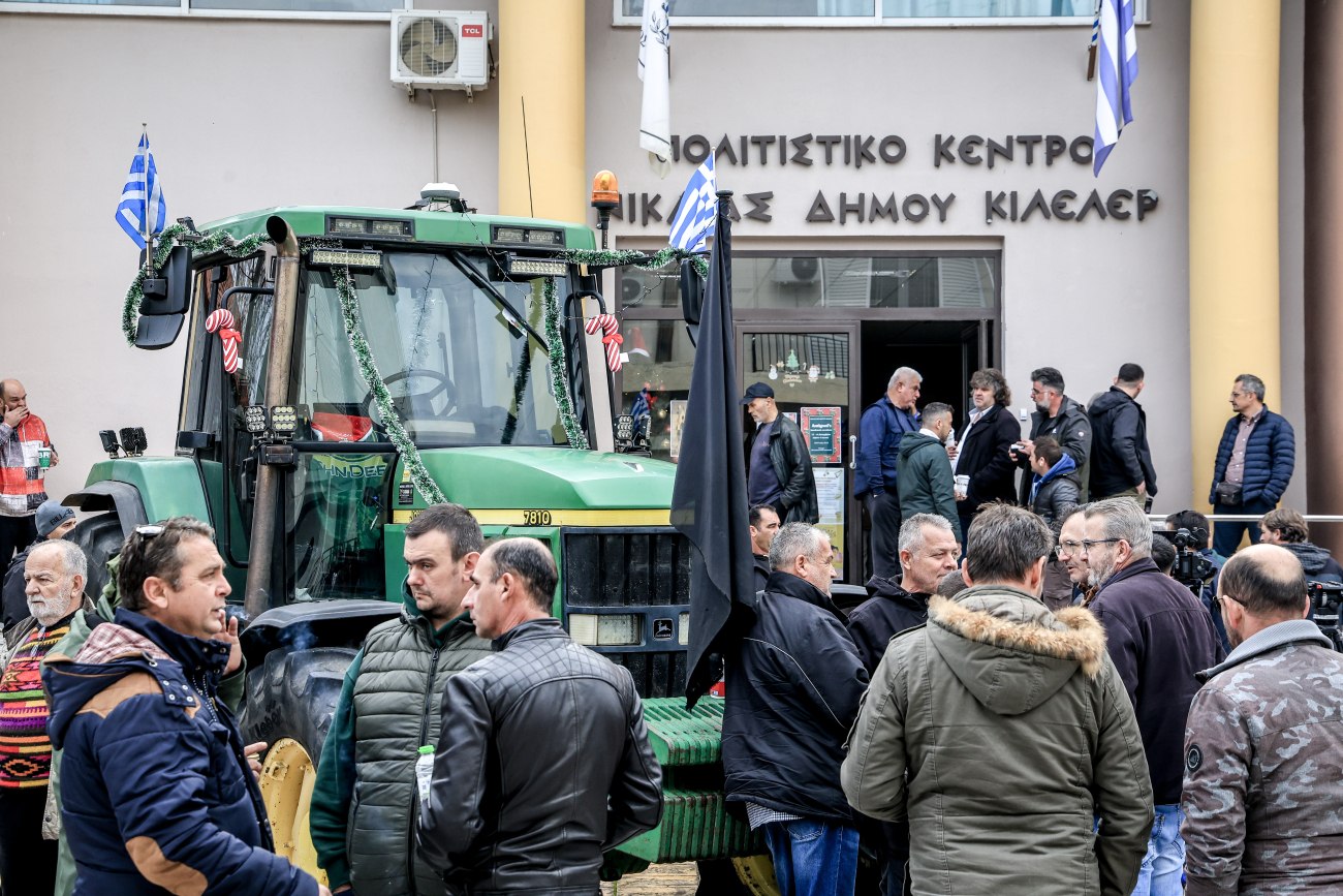 Οι αγρότες αποφασίζουν για τις επόμενες κινήσεις τους: Κατάμεστο τo Πολιτικό Κέντρο Νίκαιας - Τα πρώτα μηνύματα 2 Οι αγρότες αποφασίζουν για τις επόμενες κινήσεις τους: Κατάμεστο τo Πολιτικό Κέντρο Νίκαιας - Τα πρώτα μηνύματα