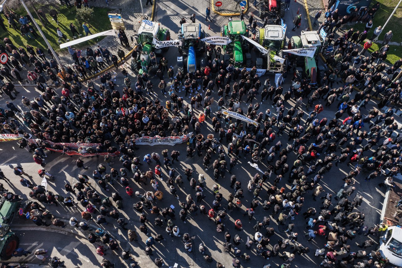 Μπλόκα: Νέα εβδομάδα, νέες δράσεις ανεβάζουν τον «πυρετό» στο Μαξίμου - Η λίστα με τα αιτήματα των αγροκτηνοτρόφων 3 Μπλόκα: Νέα εβδομάδα, νέες δράσεις ανεβάζουν τον «πυρετό» στο Μαξίμου - Η λίστα με τα αιτήματα των αγροκτηνοτρόφων