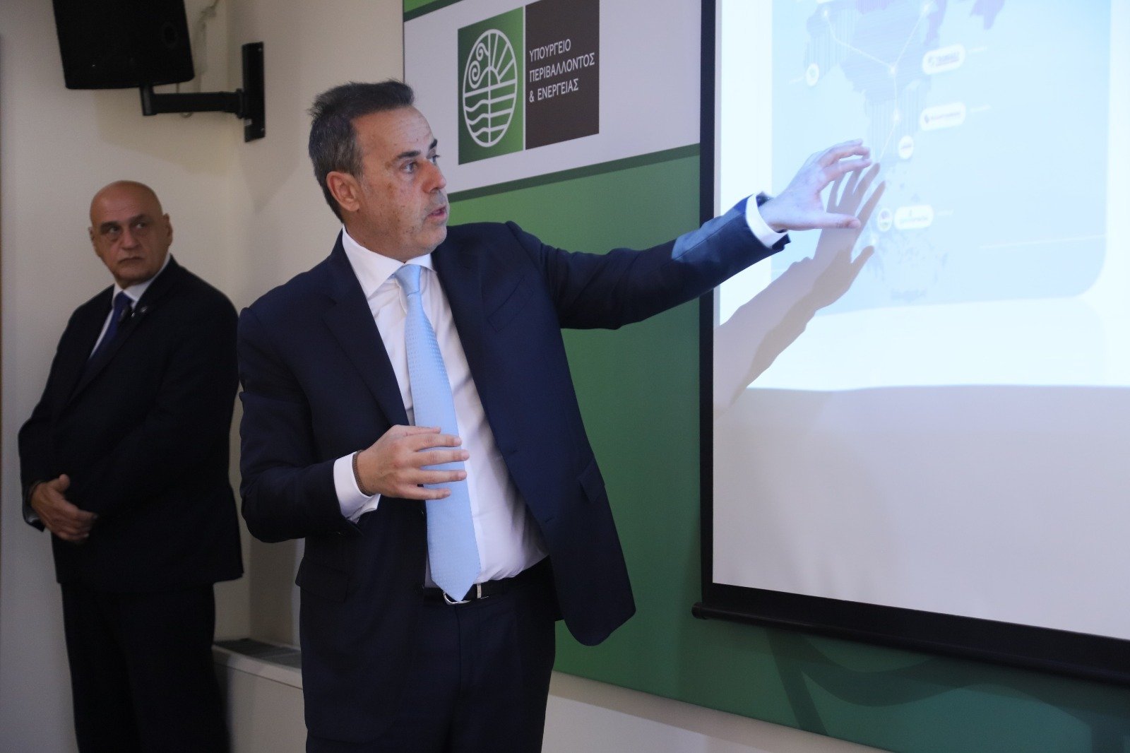 Παπασταύρου: Πολύπλευρος ο ρόλος της Ελλάδας στη νέα ενεργειακή αρχιτεκτονική της Ευρώπης 2 Παπασταύρου: Πολύπλευρος ο ρόλος της Ελλάδας στη νέα ενεργειακή αρχιτεκτονική της Ευρώπης