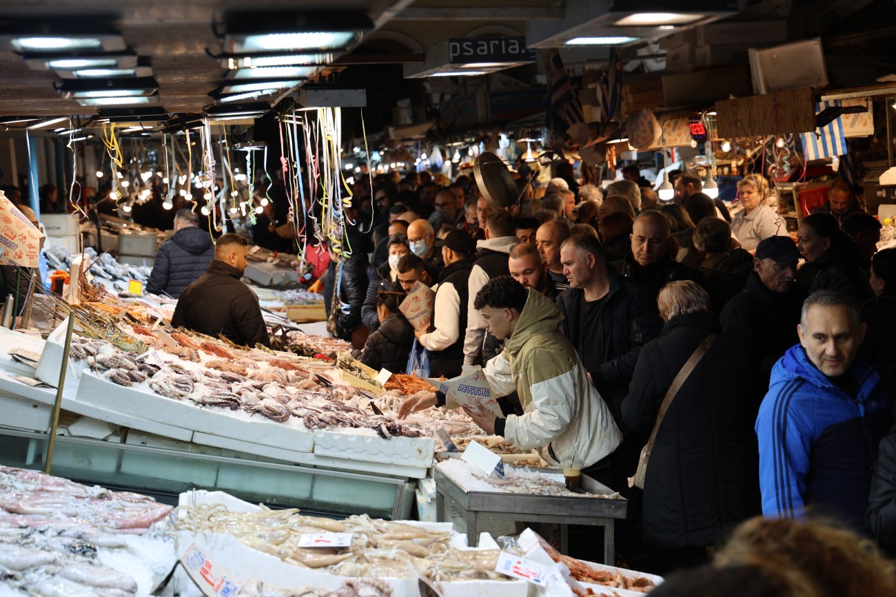 Καθαρά Δευτέρα: Ανοιχτή μέχρι το μεσημέρι η Βαρβάκειος - Πλήθος κόσμου στην αγορά 6 Καθαρά Δευτέρα: Ανοιχτή μέχρι το μεσημέρι η Βαρβάκειος - Πλήθος κόσμου στην αγορά