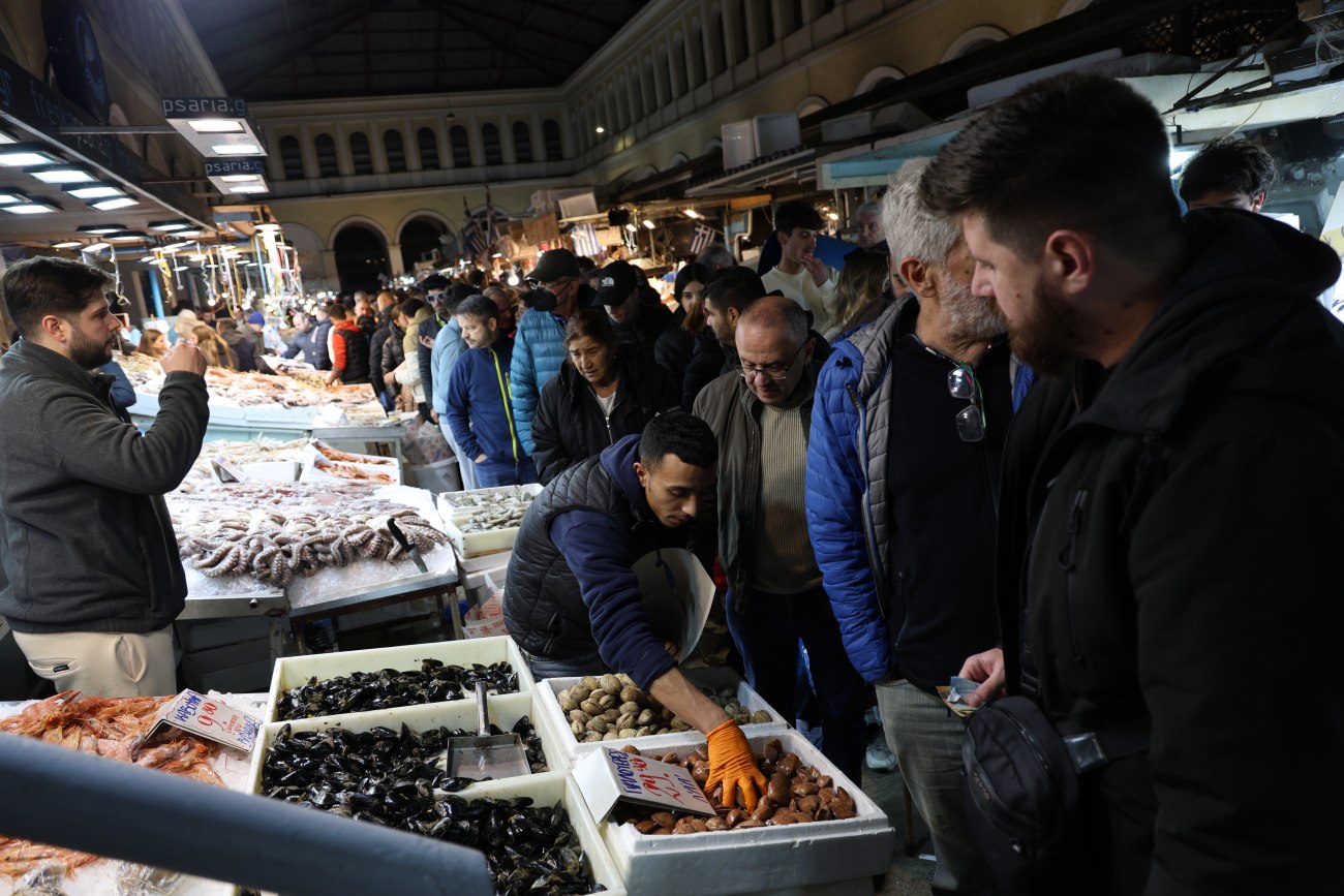 Καθαρά Δευτέρα: Ανοιχτή μέχρι το μεσημέρι η Βαρβάκειος - Πλήθος κόσμου στην αγορά 10 Καθαρά Δευτέρα: Ανοιχτή μέχρι το μεσημέρι η Βαρβάκειος - Πλήθος κόσμου στην αγορά