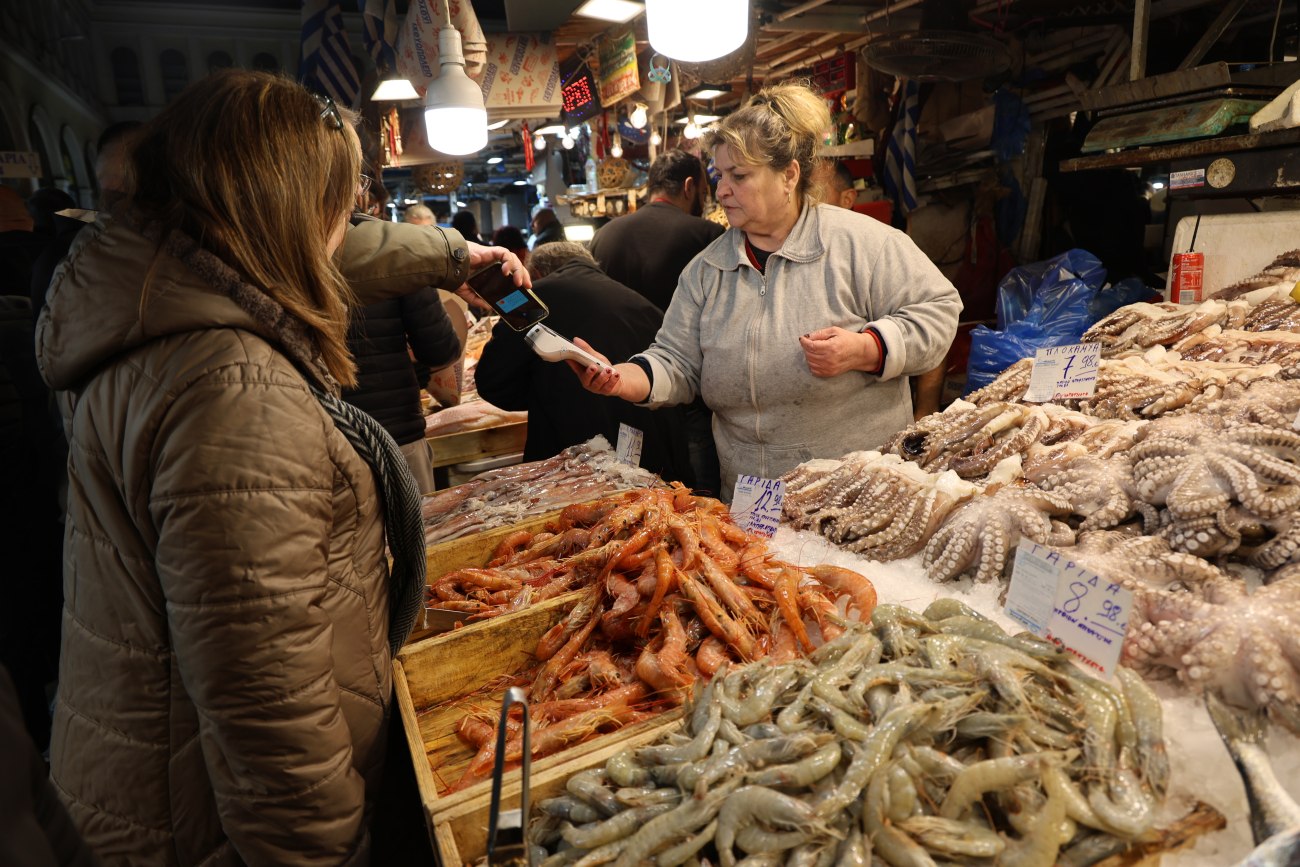 Καθαρά Δευτέρα: Ανοιχτή μέχρι το μεσημέρι η Βαρβάκειος - Πλήθος κόσμου στην αγορά 9 Καθαρά Δευτέρα: Ανοιχτή μέχρι το μεσημέρι η Βαρβάκειος - Πλήθος κόσμου στην αγορά