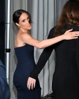 Μέγκαν Μάρκλ: Αποκαλύπτει ρολόι Cartier αξίας 19.000 ευρώ σε φιλανθρωπικό γκαλά 2 Μέγκαν Μάρκλ: Αποκαλύπτει ρολόι Cartier αξίας 19.000 ευρώ σε φιλανθρωπικό γκαλά