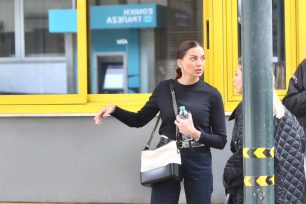 Σταματίνα Τσιμτσιλή: Επίσκεψη στο νοσοκομείο «Ευαγγελισμός» για τον σύζυγο της Τίνας Μεσσαροπούλου 1 Σταματίνα Τσιμτσιλή στο νοσοκομείο