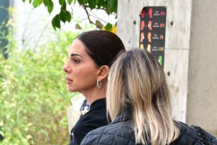 Σταματίνα Τσιμτσιλή: Επίσκεψη στο νοσοκομείο «Ευαγγελισμός» για τον σύζυγο της Τίνας Μεσσαροπούλου 2 Σταματίνα Τσιμτσιλή στο νοσοκομείο