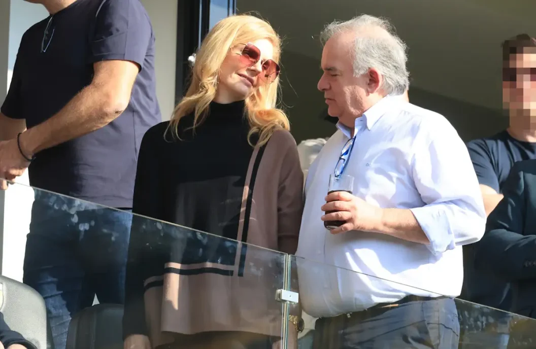 Έμυ Λιβανίου – Πέτρος Παππάς: Σπάνια εμφάνιση που προκαλεί αίσθηση στις κερκίδες. 3 Έμυ Λιβανίου – Πέτρος Παππάς: Σπάνια εμφάνιση που προκαλεί αίσθηση στις κερκίδες.