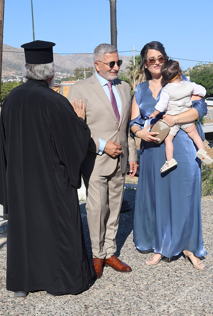Γιώργος Πατούλης: Βάφτιση γιου με λαμπερούς καλεσμένους στο Λαγονήσι προκαλεί αίσθηση. 2 Εορταστική ατμόσφαιρα