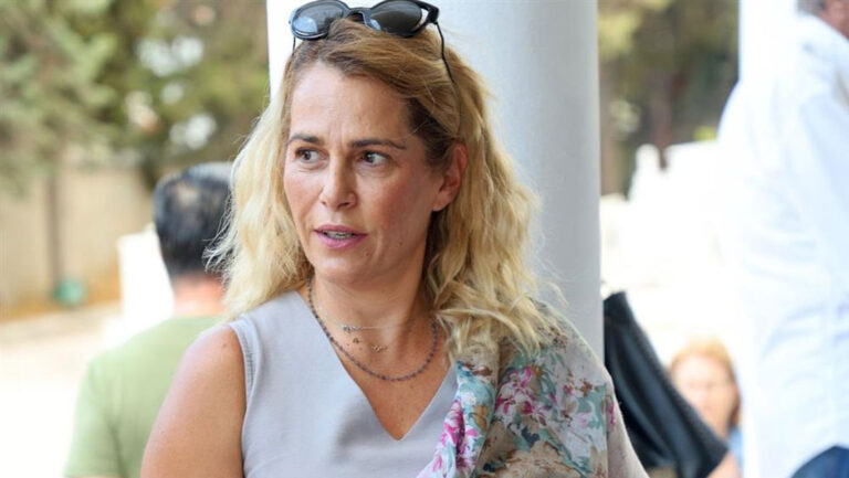 Τζένη Μπότση: Η selfie χωρίς ίχνος μακιγιάζ στις καλοκαιρινές διακοπές της στην Ικαρία