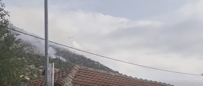 Κρυσταλλοπηγή: Εναέρια μέσα επιχειρούν σε φωτιά κοντά στα πρώτα σπίτια