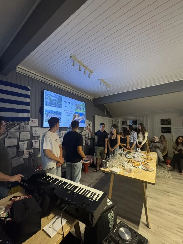 Ομάδα από τη διεθνή ανταλλαγή νέων