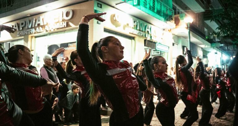 Κοζάνη: Η Μακεδονομάχων πεζοδρομήθηκε με μουσική και υποδοχή πρωτοετών