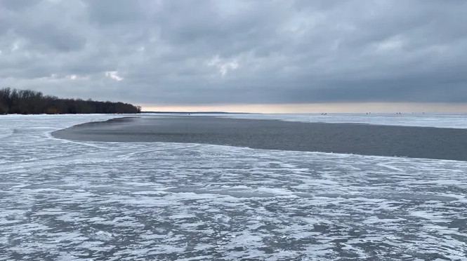ΗΠΑ: Διασώθηκαν 200 ψαράδες που εγκλωβίστηκαν σε παγωμένη λίμνη της Μινεσότα