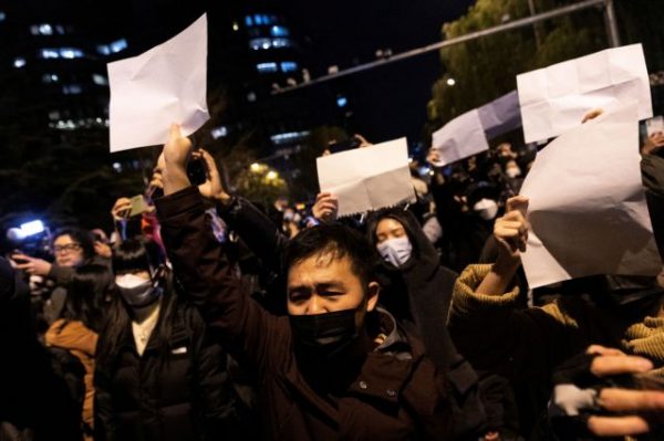 Κίνα: Νέα επεισόδια σε διαδηλώσεις - Ελαφρά μείωση των κρουσμάτων