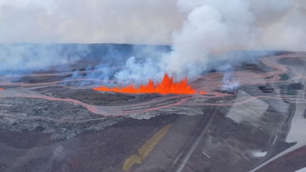 Μάουνα Λόα: Το μεγαλύτερο ηφαίστειο του κόσμου ξύπνησε έπειτα από 48 χρόνια