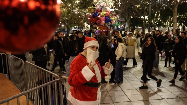 Πώς η ακρίβεια δεν θα «καταπιεί» τα Χριστούγεννα