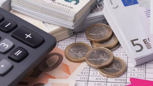 Προς νέα μείωση των ασφαλιστικών εισφορών