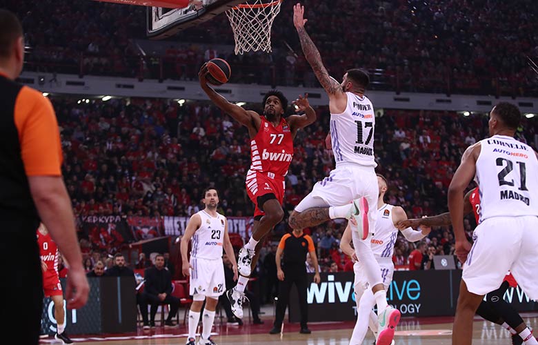 Euroleague: «Βασιλιάς» ο Ολυμπιακός υπέταξε και την Ρεάλ Μαδρίτης στο ΣΕΦ και ανέβηκε πρώτος