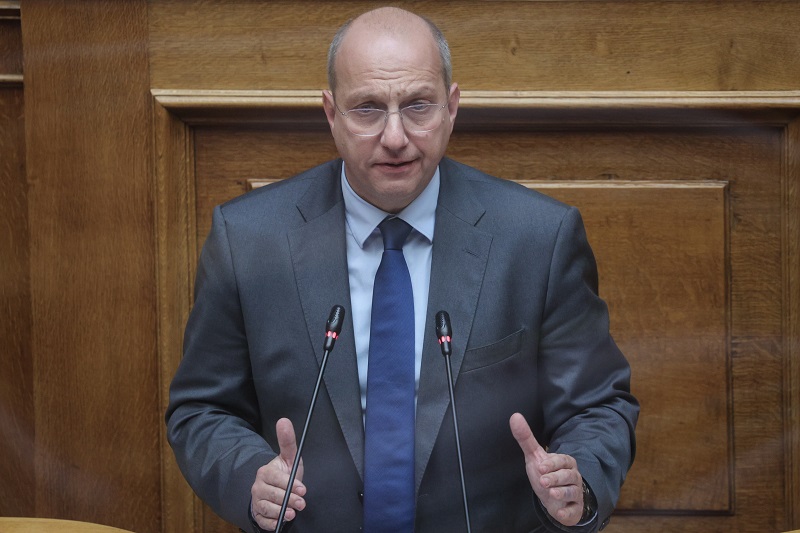 Οικονόμου: «Βαριοπούλα ή βιβλιοθήκες θέλει ο ΣΥΡΙΖΑ;»