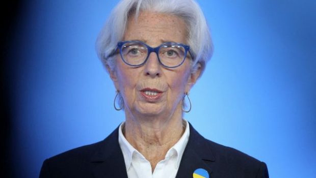 Νταβός – Λαγκάρντ: Θα αυξάνουμε τα επιτόκια όσο ο πληθωρισμός θα παραμένει ψηλά