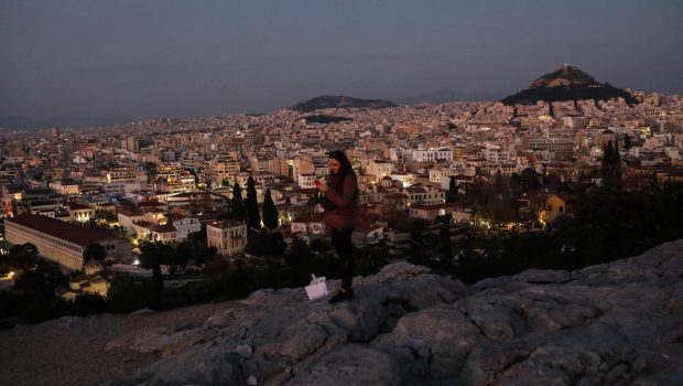 Χατζηδάκης: Ξεκινά η χορήγηση χαμηλότοκων στεγαστικών δανείων και το πρόγραμμα «Κάλυψη»