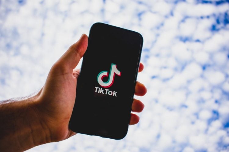 TikTok: Σε κλοιό ευρωπαϊκών ελέγχων το μέσο κοινωνικής δικτύωσης
