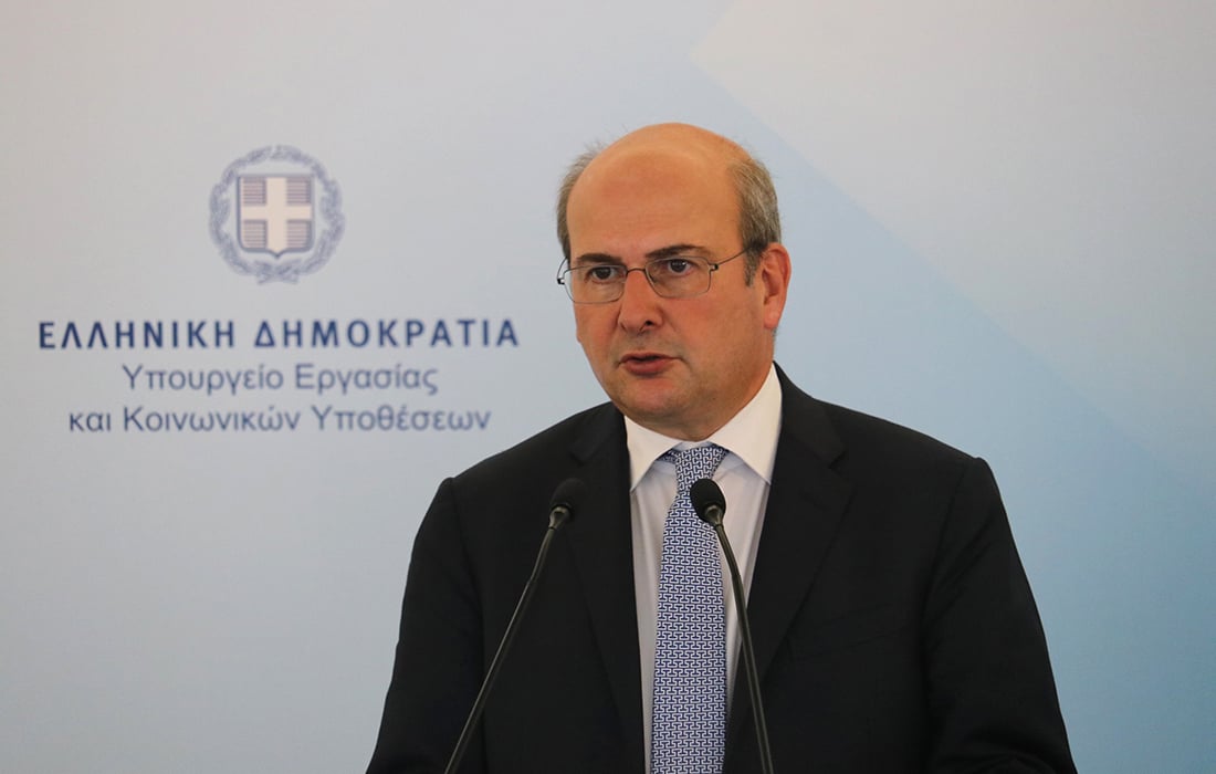 Χατζηδάκης: Θα μειώσουμε κι άλλο τις ασφαλιστικές εισφορές