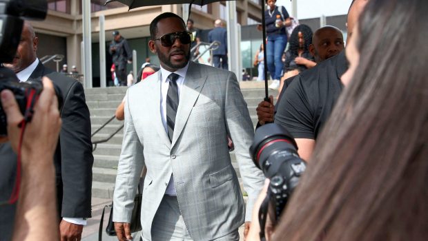 R. Kelly: Καταδικάστηκε σε 20 χρόνια φυλάκισης για βιασμό ανηλίκων