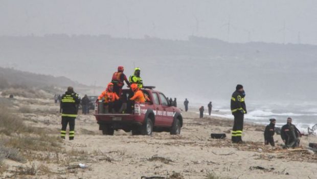 Ιταλία: Ξεπέρασαν τους 60 οι νεκροί στο ναυάγιο στην Καλαβρία – Δεκάδες τραυματίες με εγκαύματα