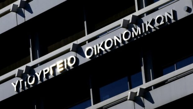 Υπουργείο Οικονομικών: Τι απαντά στην αντιπολίτευση για το θέμα των πλειστηριασμών