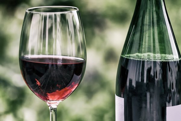 ΚΕΟΣΟΕ: Ποια είναι η εξέλιξη των εξαγωγών ελληνικού κρασιού ανά χώρα