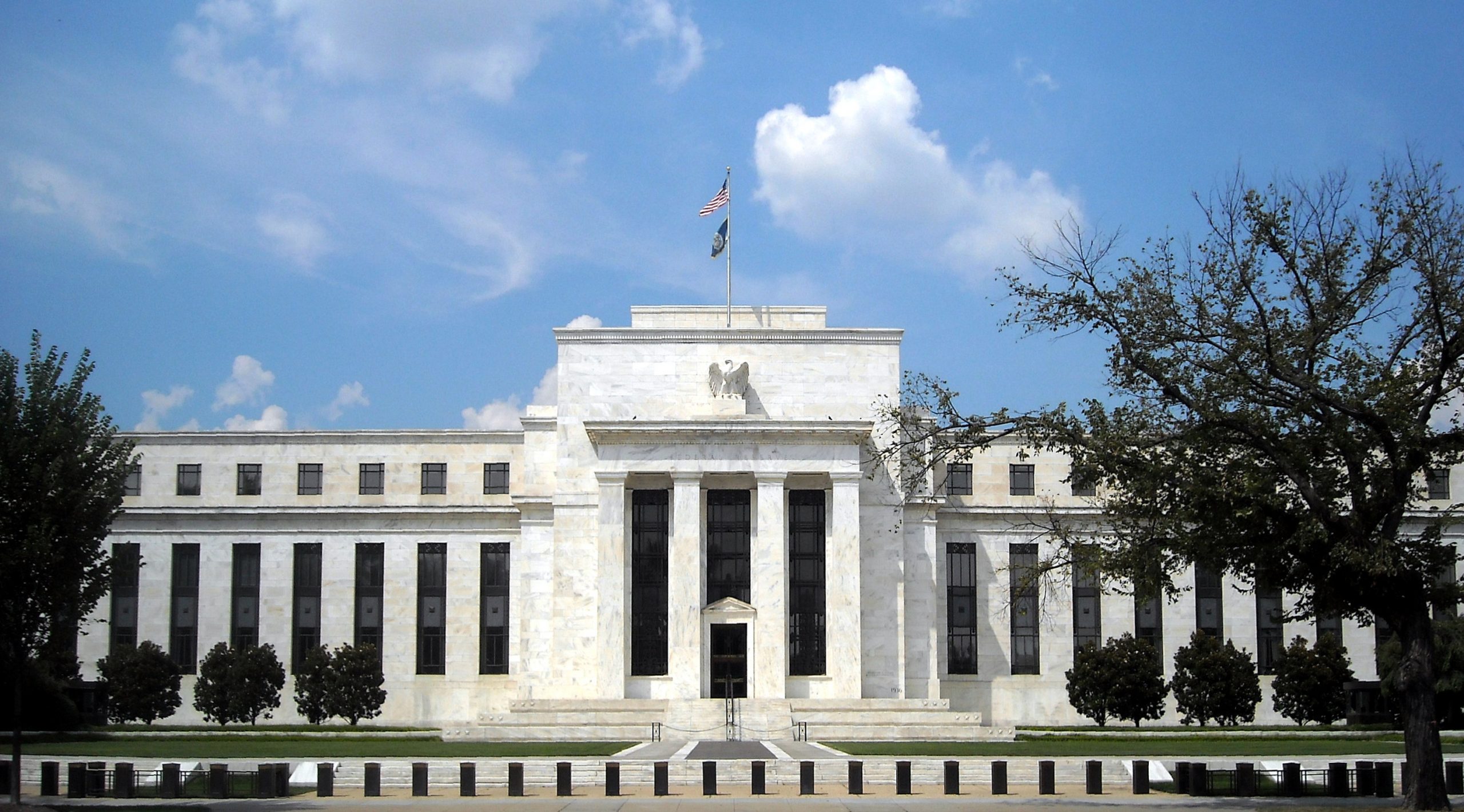 SVB: Παγκόσμιος τραπεζικός συναγερμός – Πώς η Fed την παρακολουθούσε να καταρρέει
