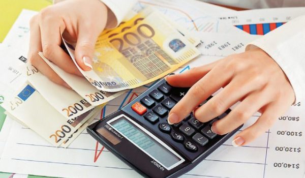 Πολυνομοσχέδιο: Στη Βουλή ρυθμίσεις για τέλη κυκλοφορίας, ρυθμίσεις οφειλών – Χωρίς «πέναλτι» οι εκπρόθεσμες δηλώσεις