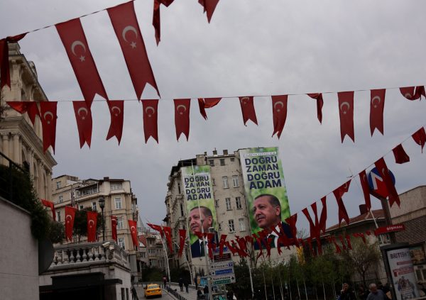 Τουρκικές εκλογές: το δίλημμα ανάμεσα στη δημοκρατία και την παγίωση μιας δικτατορίας - Sυνέντευξη με την Σεμπνέμ Ογούζ