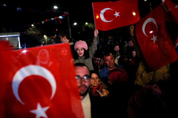 Τουρκικές εκλογές: το δίλημμα ανάμεσα στη δημοκρατία και την παγίωση μιας δικτατορίας - Sυνέντευξη με την Σεμπνέμ Ογούζ