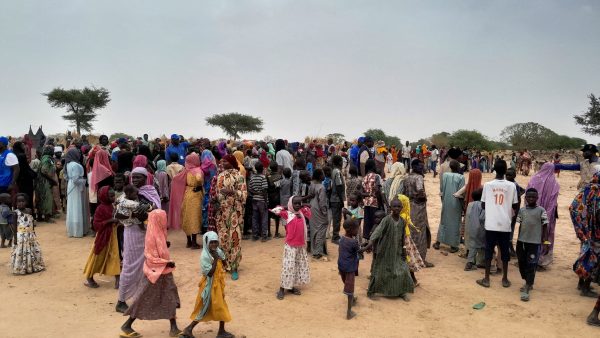 Συγκρούσεις στο Σουδάν: Κλιμακώνεται η βία - Βομβαρδισμοί στο Χαρτούμ, λεηλασίες στο Νταρφούρ παρά την υποτιθέμενη κατάπαυση πυρός