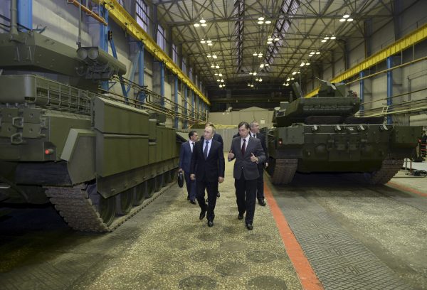 T-14 Armata: To μυστικό αόρατο όπλο του Πούτιν που «περιμένει» του Ουκρανούς