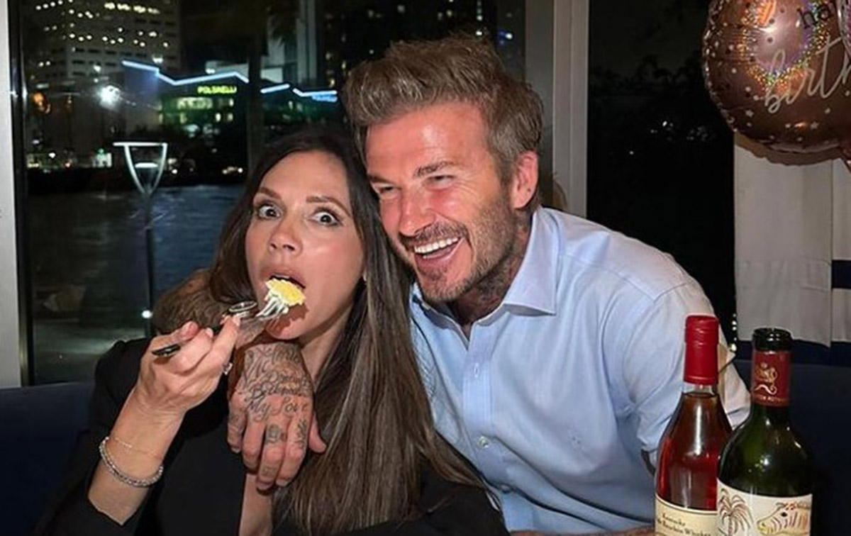 Victoria Beckham: Γιορτάζει τα 49α γενέθλιά της και εκπλήσσει τρώγοντας τούρτα αντί για το καθιερωμένο καρπούζι